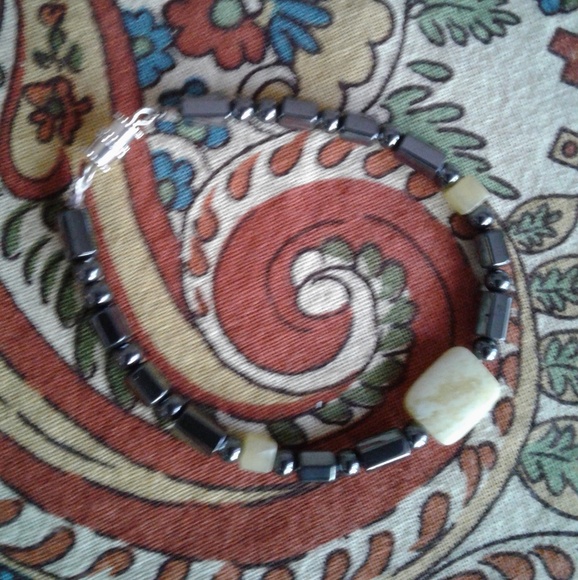 Hematite Magnetic Bracelet green and white center. - Picture 4 of 6